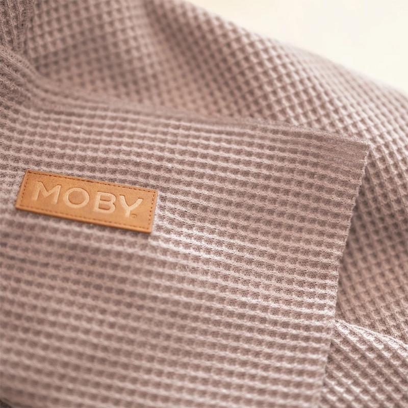 detalle del tejido tipo nido de abeja del fular de porteo Moby Waffle